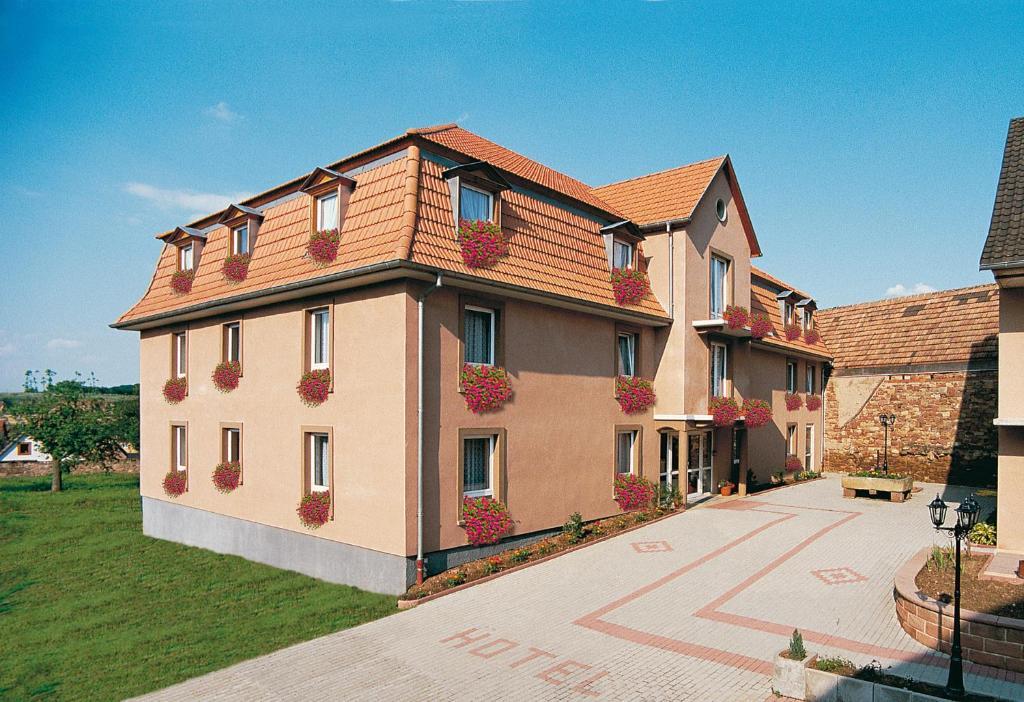 Logis Hotel Restaurant Hostellerie De L'Etoile Wasselonne Buitenkant foto